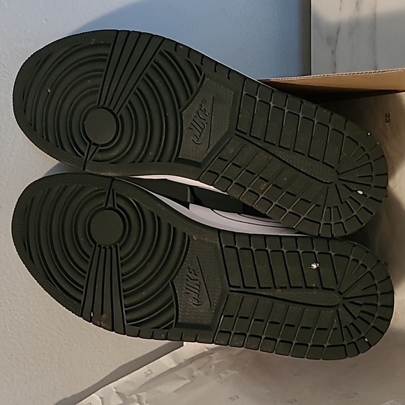 Air Jordan 1 Mid SE Wmns Size 11 Nike Athletic Basketball Sneakers Shoes - Picture 11 of 14